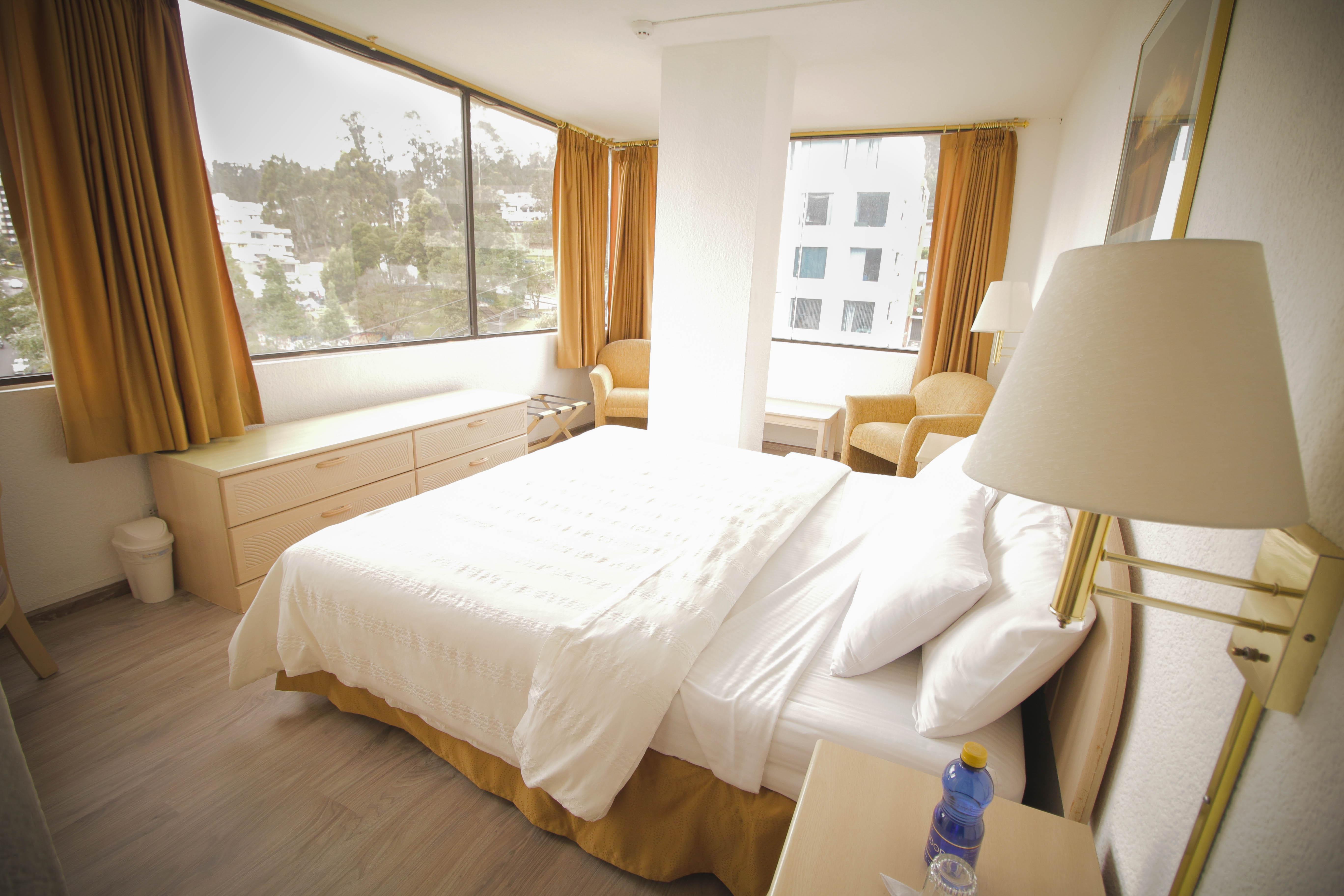 Stanford Suites Hotel Quito Exterior photo