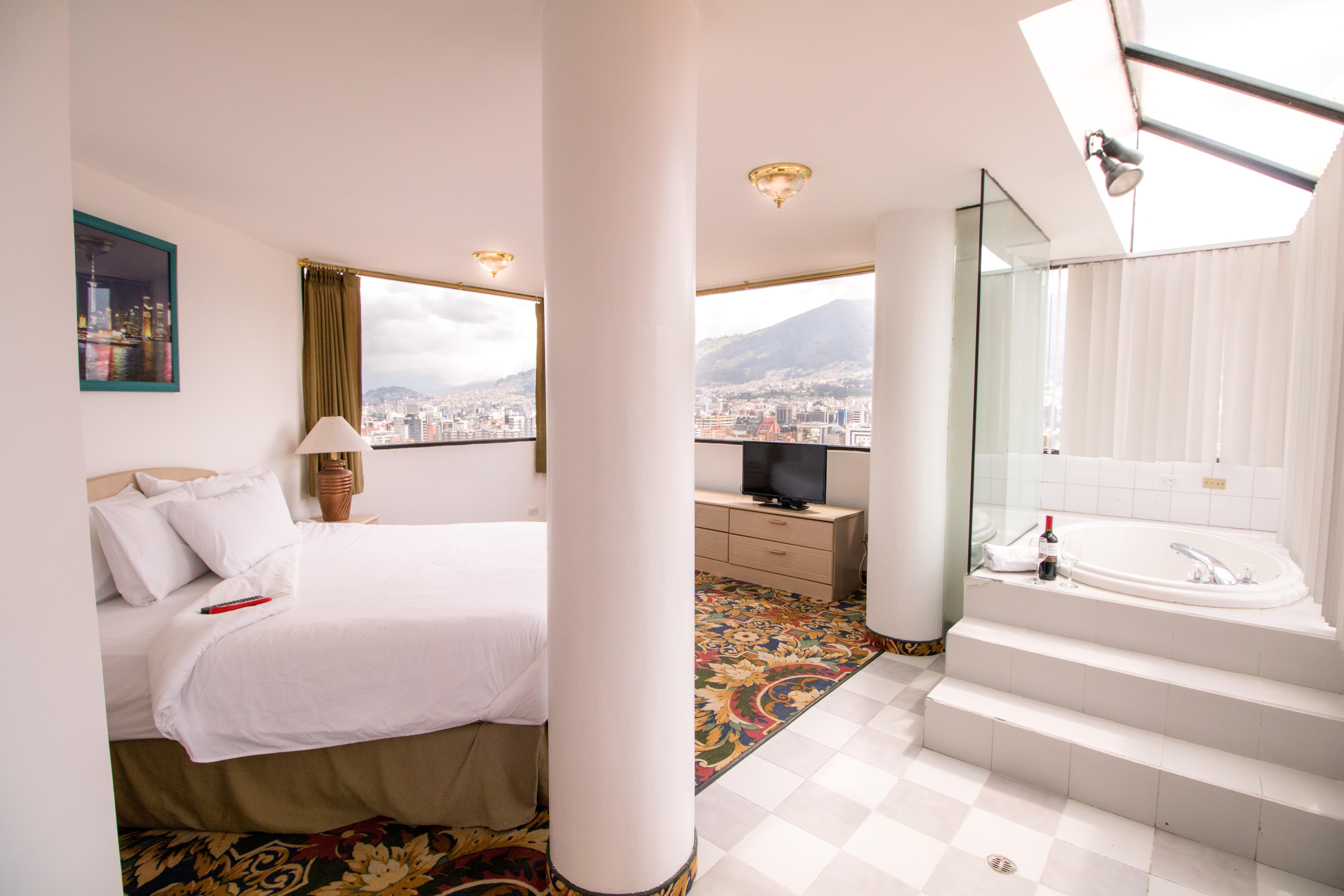 Stanford Suites Hotel Quito Exterior photo