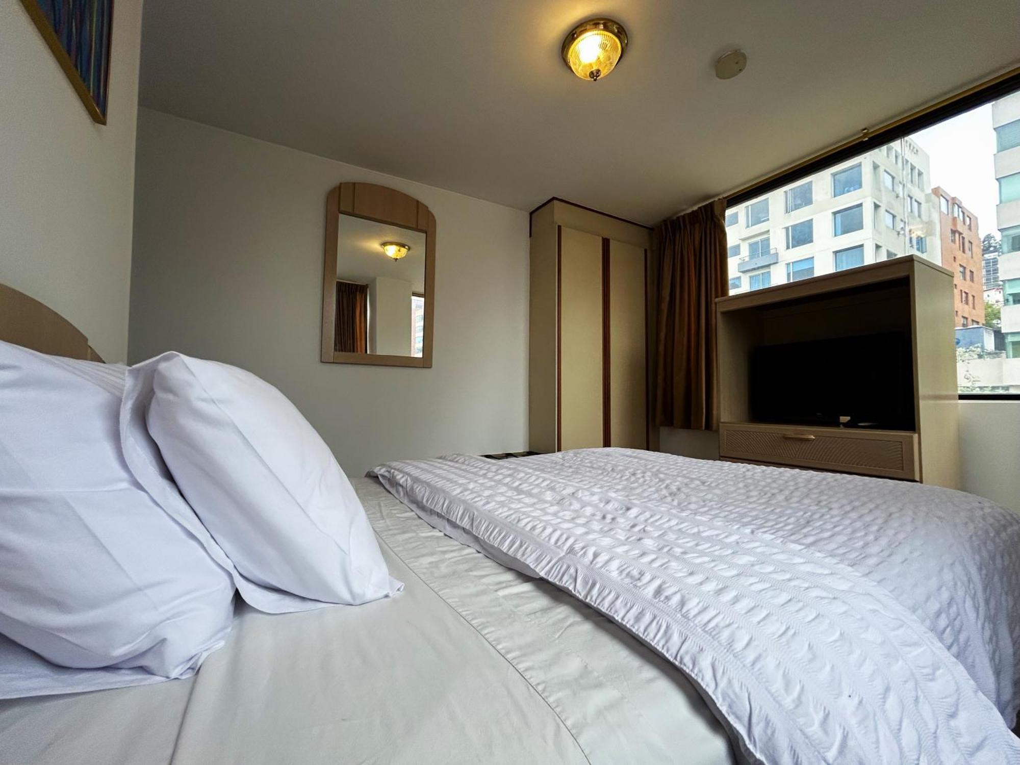 Stanford Suites Hotel Quito Exterior photo