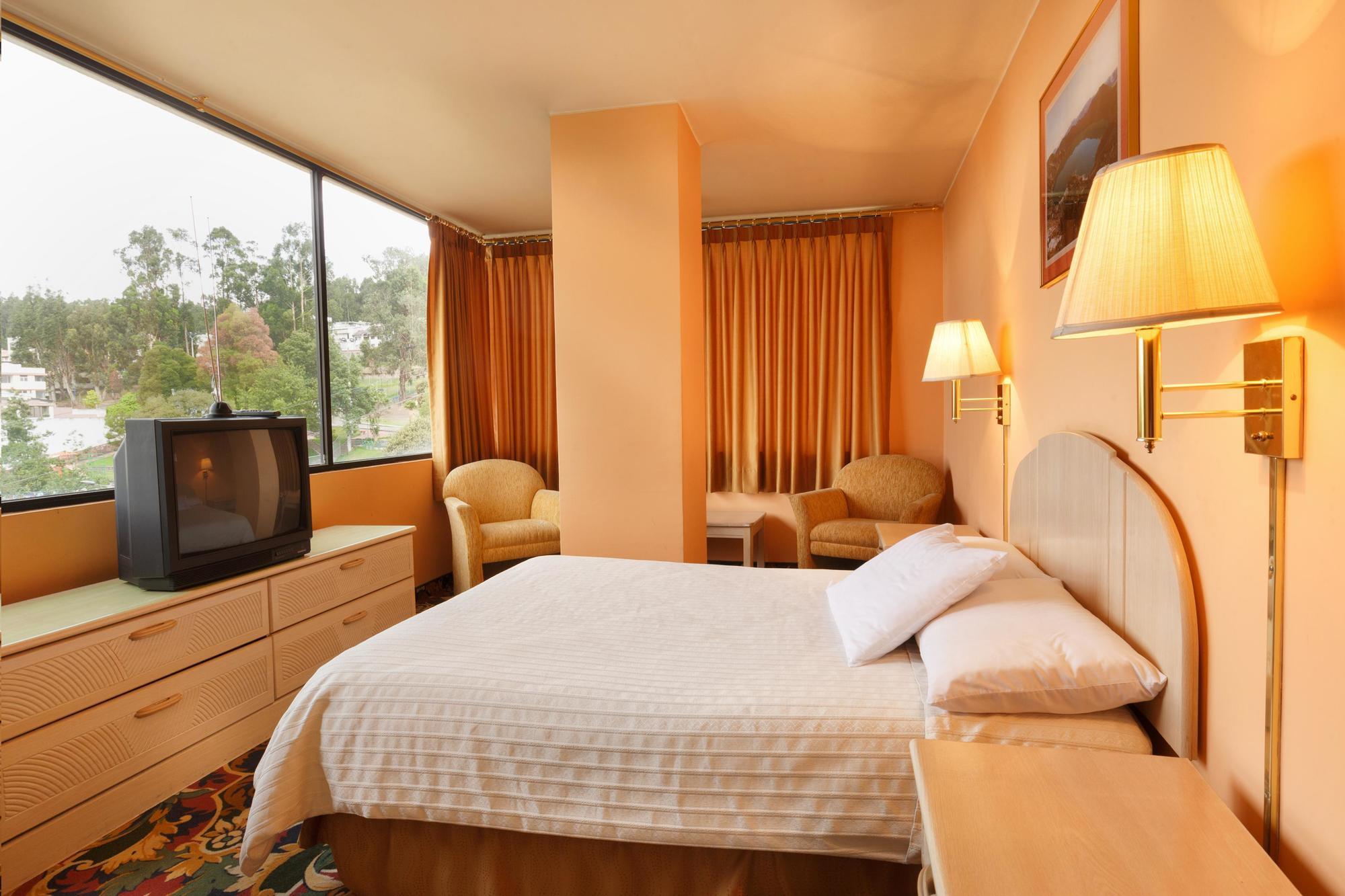 Stanford Suites Hotel Quito Exterior photo